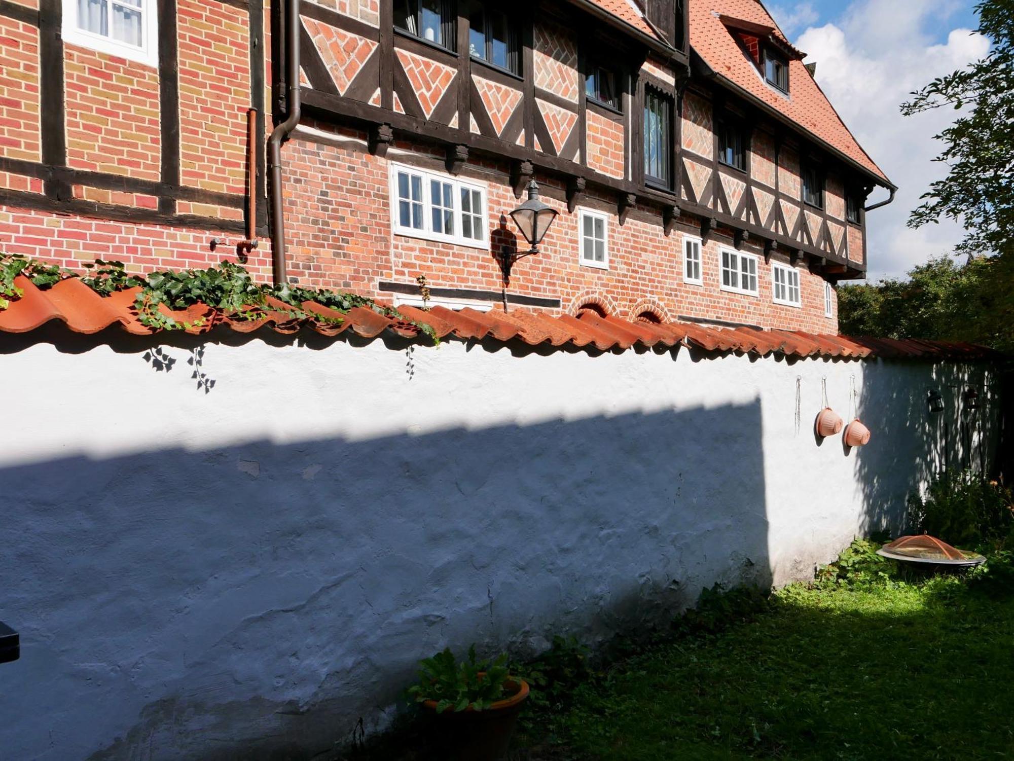 Zentrales Altstadt - Apartment In Lueneburg Mit Terrasse & Parkplatz Buitenkant foto